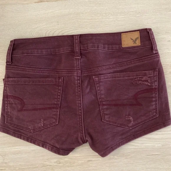 ❌SOLD American Eagle Stretch Maroon Distressed Denim Shorts - Picture 2 of 5